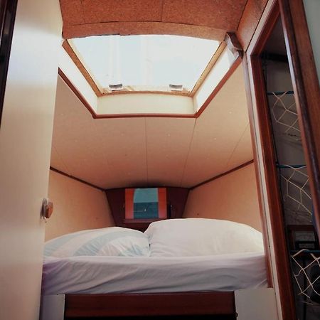 ホテル Cozy Lisbon Marina Sleepaboard - Sail Away エクステリア 写真