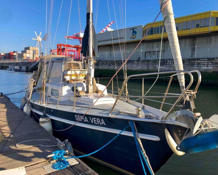 ホテル Cozy Lisbon Marina Sleepaboard - Sail Away エクステリア 写真