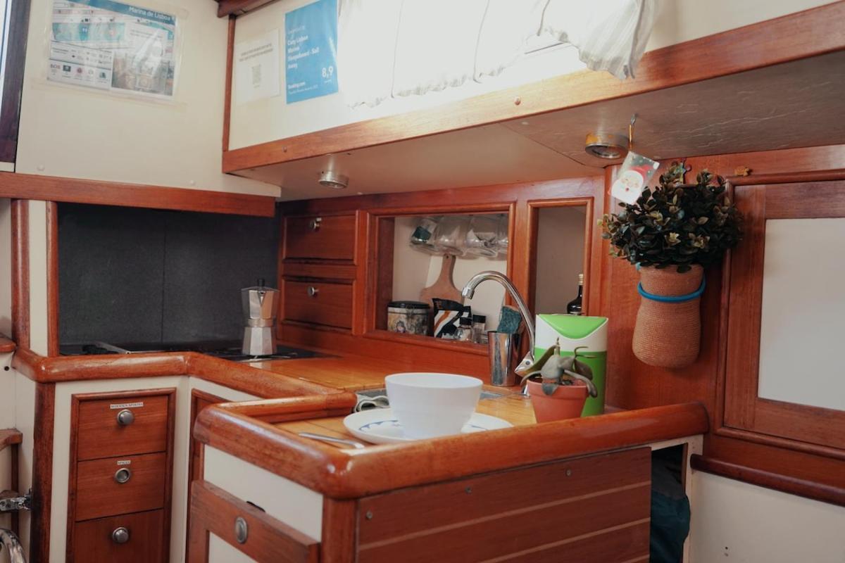 ホテル Cozy Lisbon Marina Sleepaboard - Sail Away エクステリア 写真