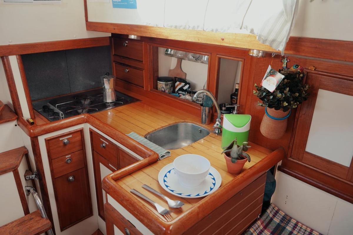 ホテル Cozy Lisbon Marina Sleepaboard - Sail Away エクステリア 写真