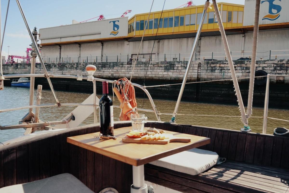 ホテル Cozy Lisbon Marina Sleepaboard - Sail Away エクステリア 写真